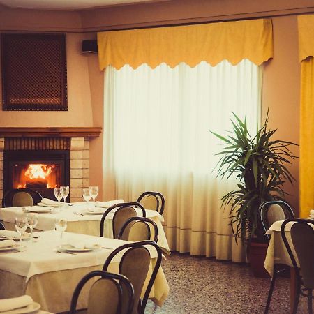 אלצ'ה דה לה סיירה Hotel Moreno מראה חיצוני תמונה